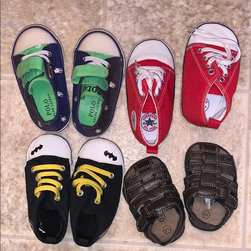 Lot is baby shoes